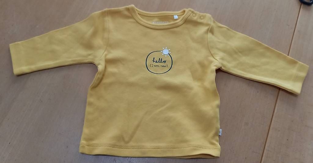 Pulls et sweat-shirts: Babyshirt langarm, Gr. 56 – D'occasion à Andwil TG par Dorro