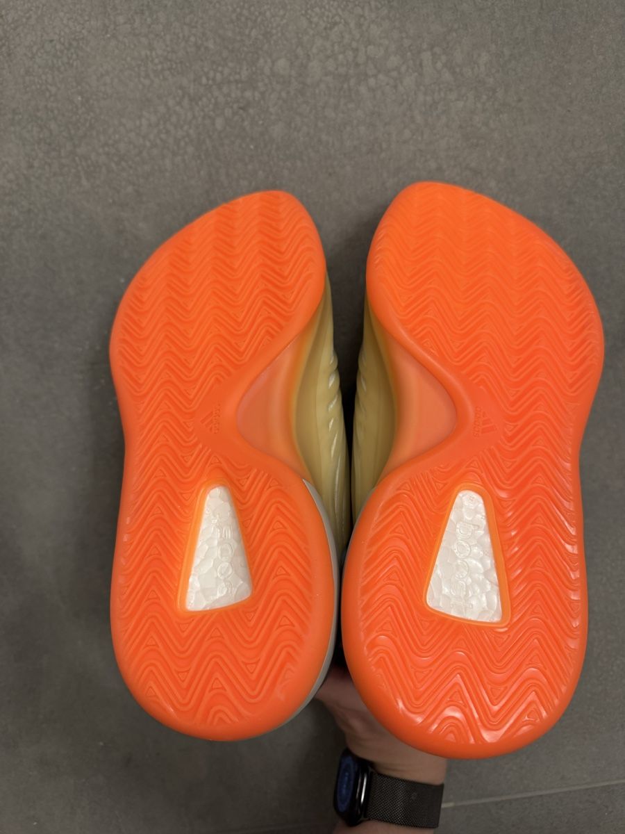 Adidas Scarpe da uomo: Adidas YZY QNTM – Nuovo e nell'imballaggio originale da Aproz (Nendaz) venduto da mar_2cr7 2