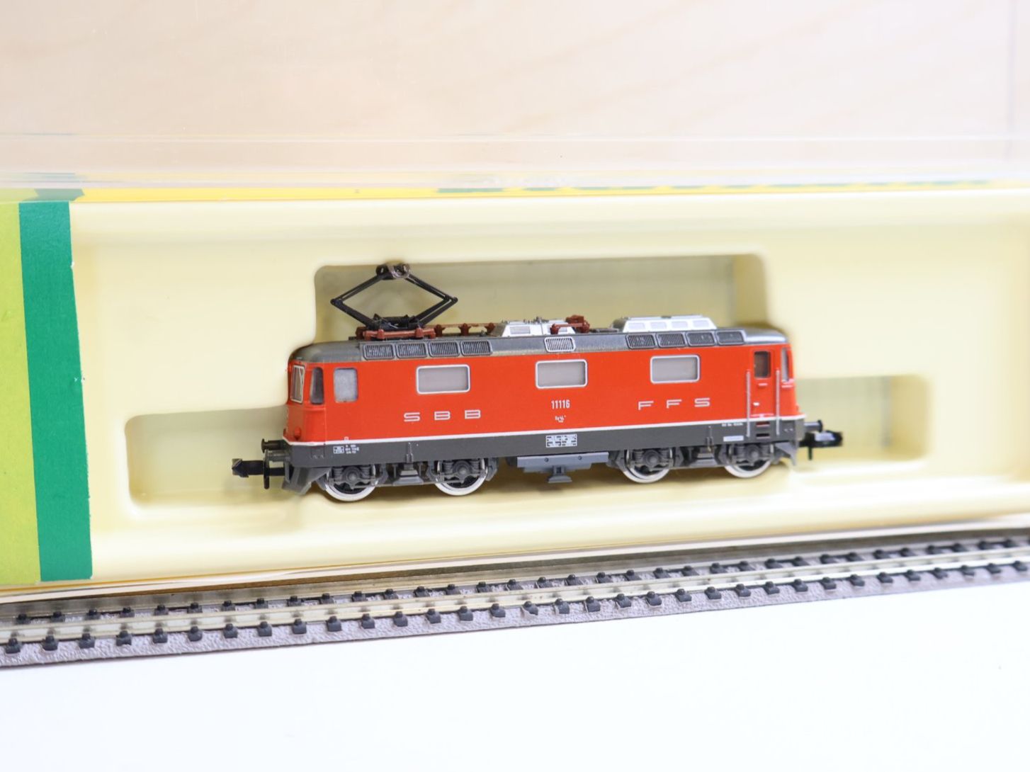 Trix Modelleisenbahnen: Minitrix SBB "Rot" Re 4/4 E-Lok Spur N - Top Modell – Gebraucht aus Winterthur von Monstera