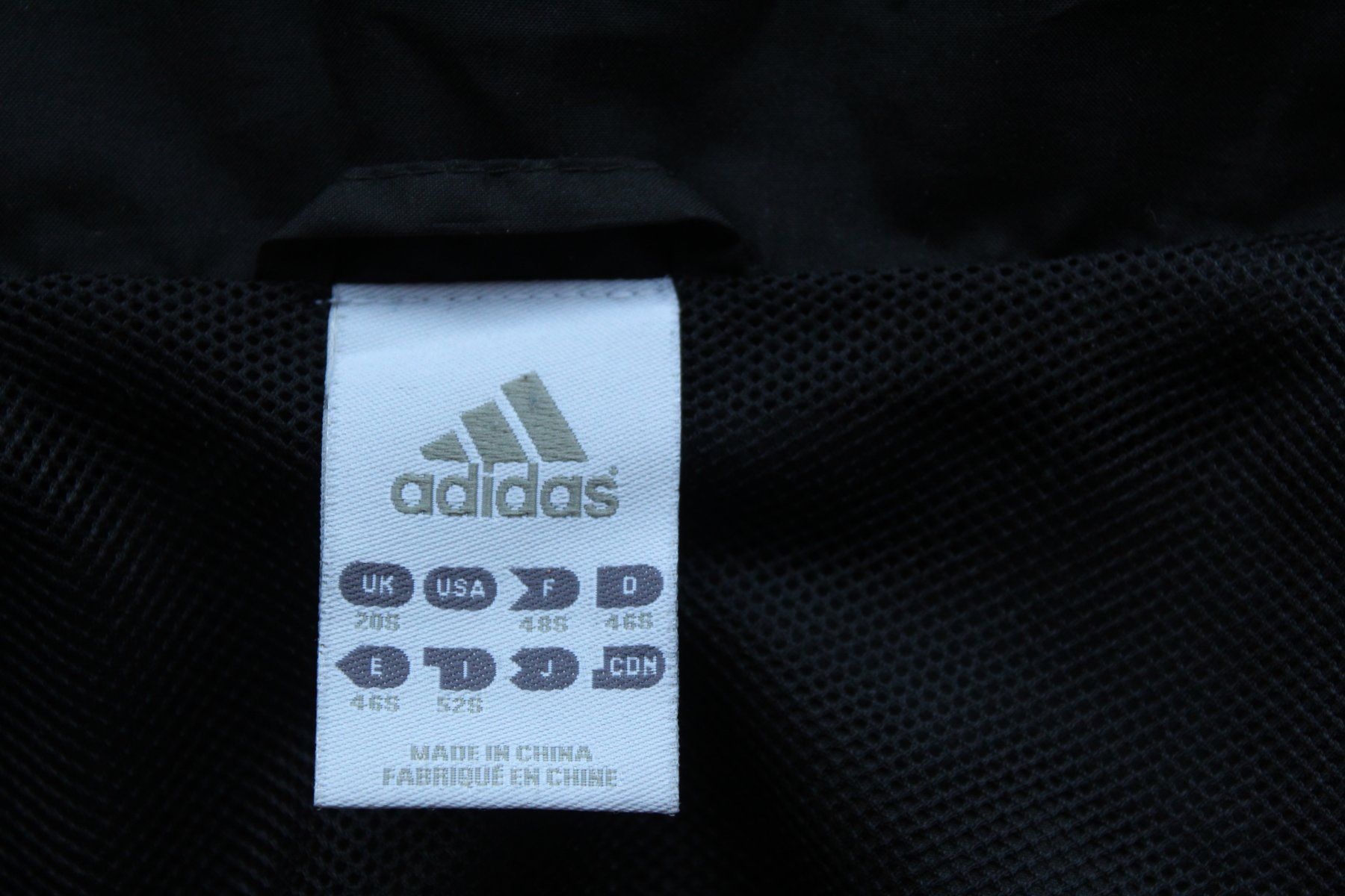 Adidas Giacche: Adidas Jäggli 46 mit Briefpost – Usato da Walliswil-Nbipp venduto da Speer516 2