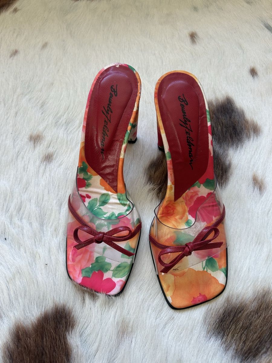 Damenschuhe: Beverly Feldman Sandalen mit Blumenmuster Grösse 37 – Gebraucht aus Bern von miafilippa01