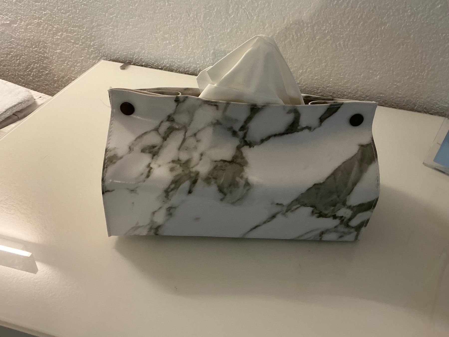 Autres décorations & accessoires: Marmor Tissue Box Kosmetiktuchspender Lederoptik – D'occasion à Würenlos par Chicca2004 1