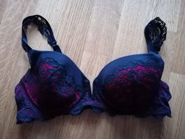 Schwarz-roter Bh von Beldona