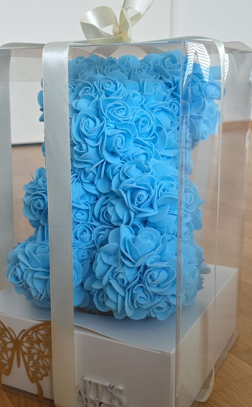 Alle Dekorationen: Blauer Rosen Teddybär Geschenkbox – Neu (gemäss Beschreibung) aus Glattpark(Opfikon) von Na_Na_