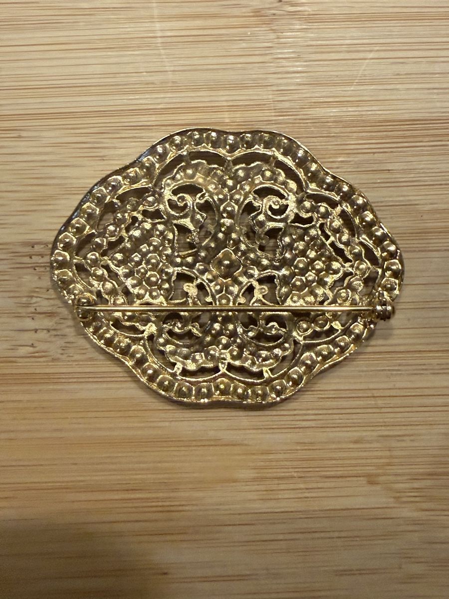 Broches & Aiguilles: Brosche goldfarben mit Stein – D'occasion à Basel par zukk_