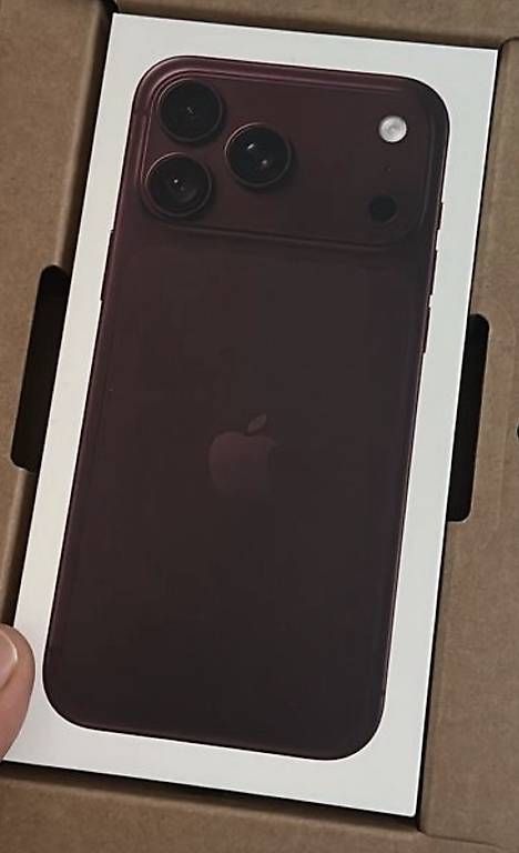 Telefoni cellulari / Smartphones: Iphone 18 Pro 2048GB Burgundy  – Nuovo e nell'imballaggio originale da Frauenfeld venduto da clo_tbt6 1