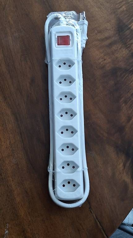 Spine: Multiprise 8 prise neuve – Usato da Morges venduto da t33_5x7v