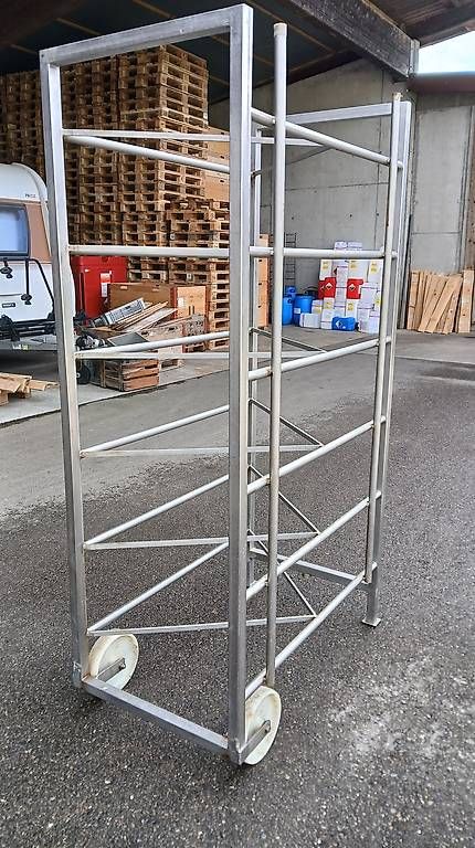 Scaffali: Gestell aus Chromstahl – Usato da Rossrüti venduto da Radri 1