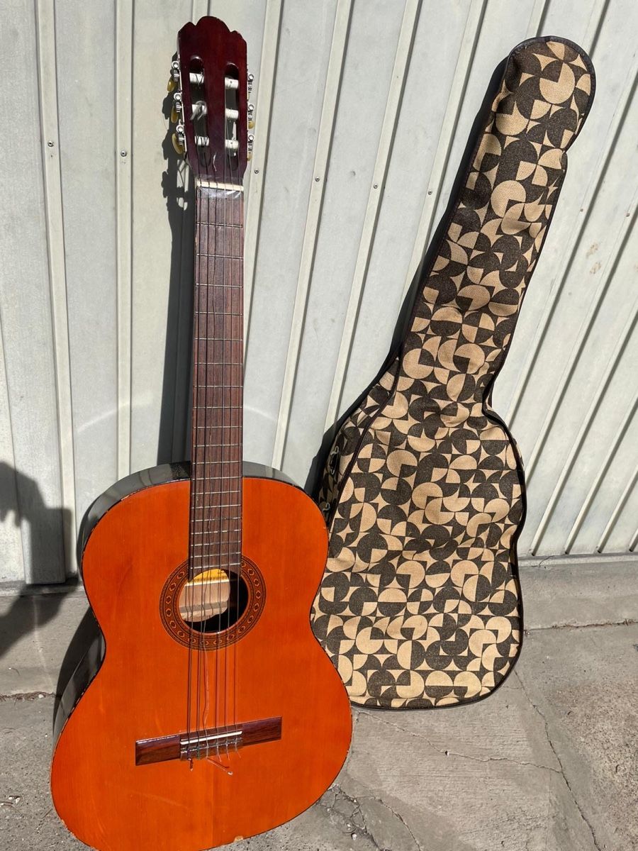 Instruments de musique: Ariana Gitarre – D'occasion à Schaffhausen par pinca19