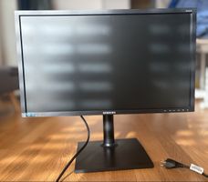 Samsung Monitor 24" (S24E450BL) / Strom + HDMI-USB-C Kabel