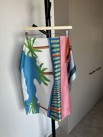 Zara Buntes Kopftuch mit tropischem Muster