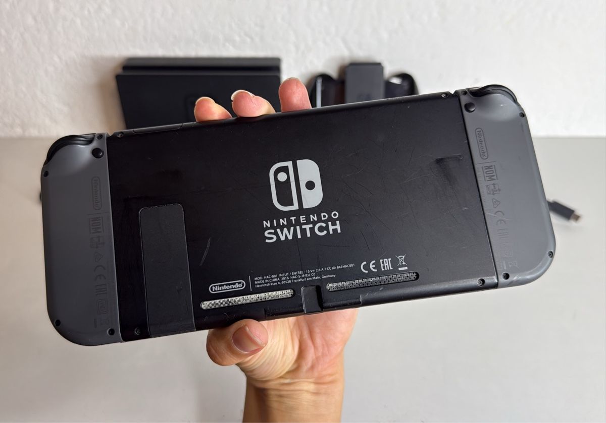 Nintendo Konsolen: Nintendo Switch Console - with complete accessories 🎮 – Gebraucht aus Ehrendingen von bubulence 4