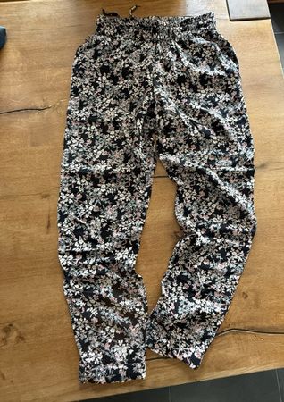 Schwarze Sommerhose von Gina Gr. 36 mit Blumenmuster 🌸