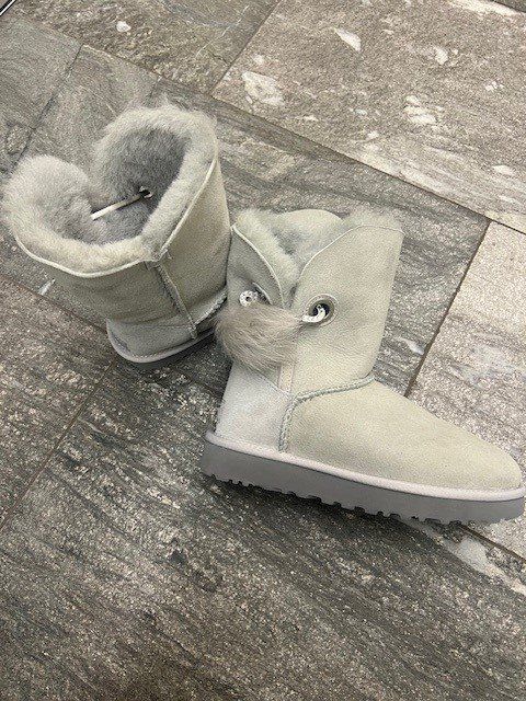 Ugg Scarpe da donna: UGG Stiefel grau Gr. 36 - neu ungetragen – Nuovo (secondo la descrizione) da Abtwil SG venduto da jac_2nrd 1