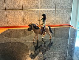 Schleich Reiterin mit Pferd guter Zustand