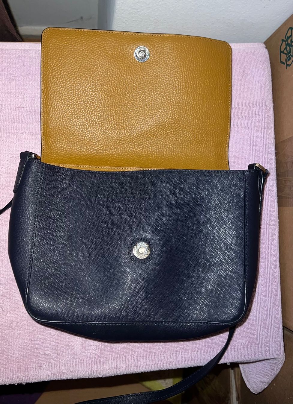 DKNY Borse da donna: • DKNY Umhängetasche • – Usato da Basel venduto da mendoza13 2