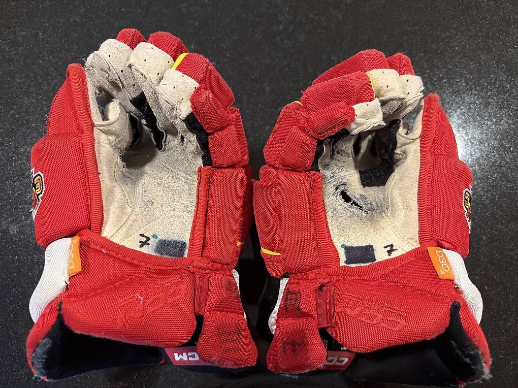 Ccm Altri accessori da uomo: CCM Eishockeyhandschuhe EHC Biel-Bienne Gameworn – Usato da Hermrigen venduto da seguin_9 4