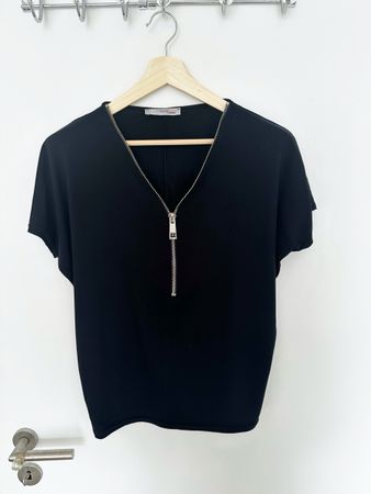 Schwarzes Sommer-Top mit Reissverschluss, Grösse L