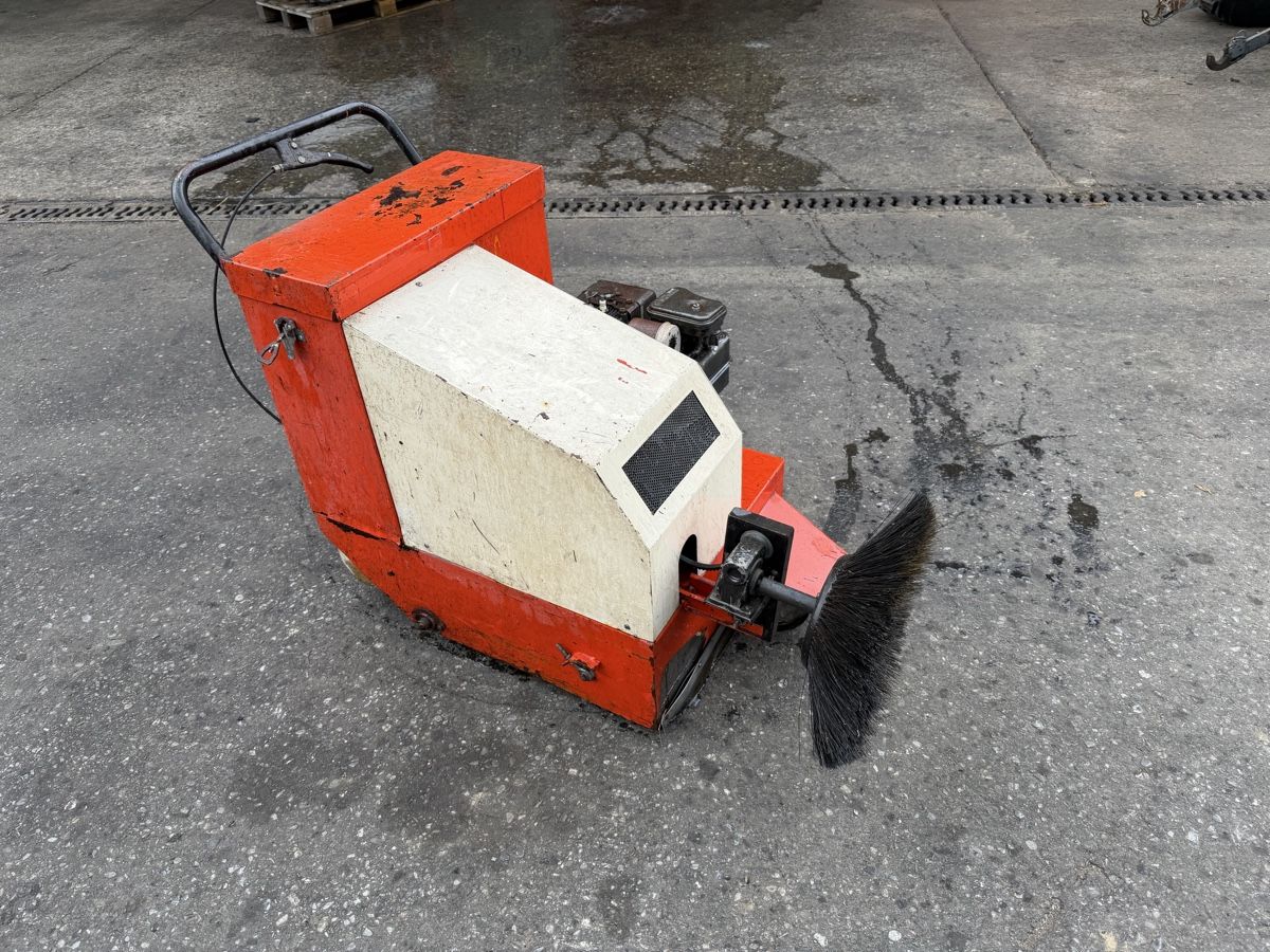 Tutte le macchine: Kehrmaschine mit Benzinmotor – Difettoso da Speicher venduto da RR26
