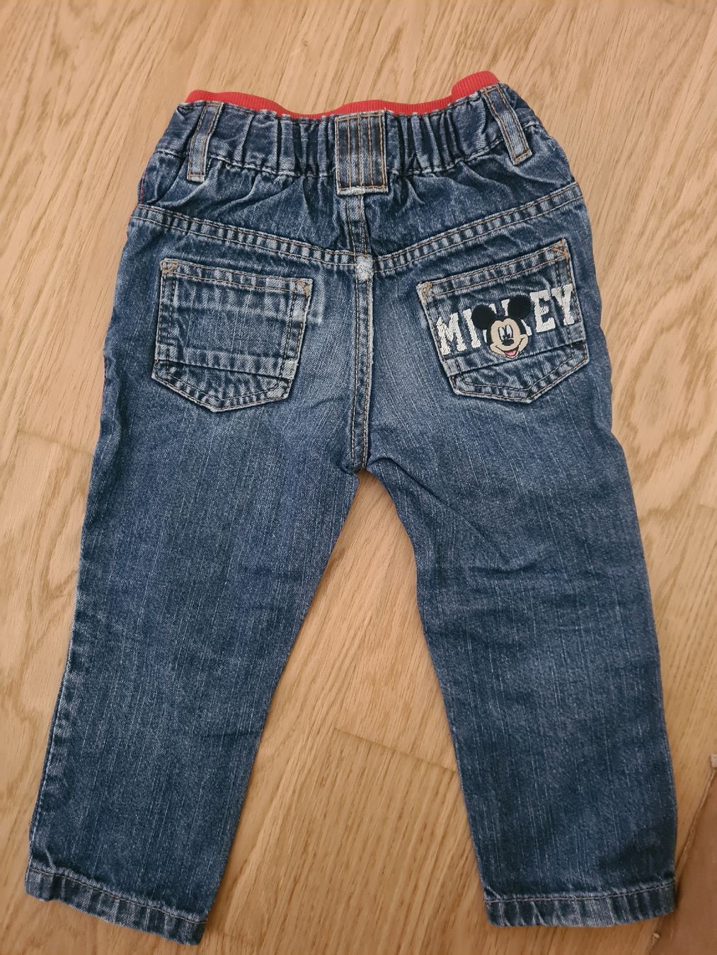 C&A Pantaloni: Jeans Grösse 86 C&A mit Mickey Mouse Motiv  – Usato da Horw venduto da Mirii91 1