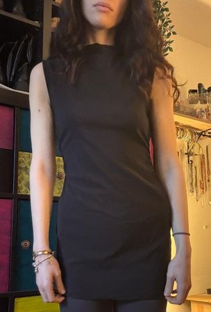 ärmelloses, schwarzes Mini-Kleid von Bershka, Gr. L