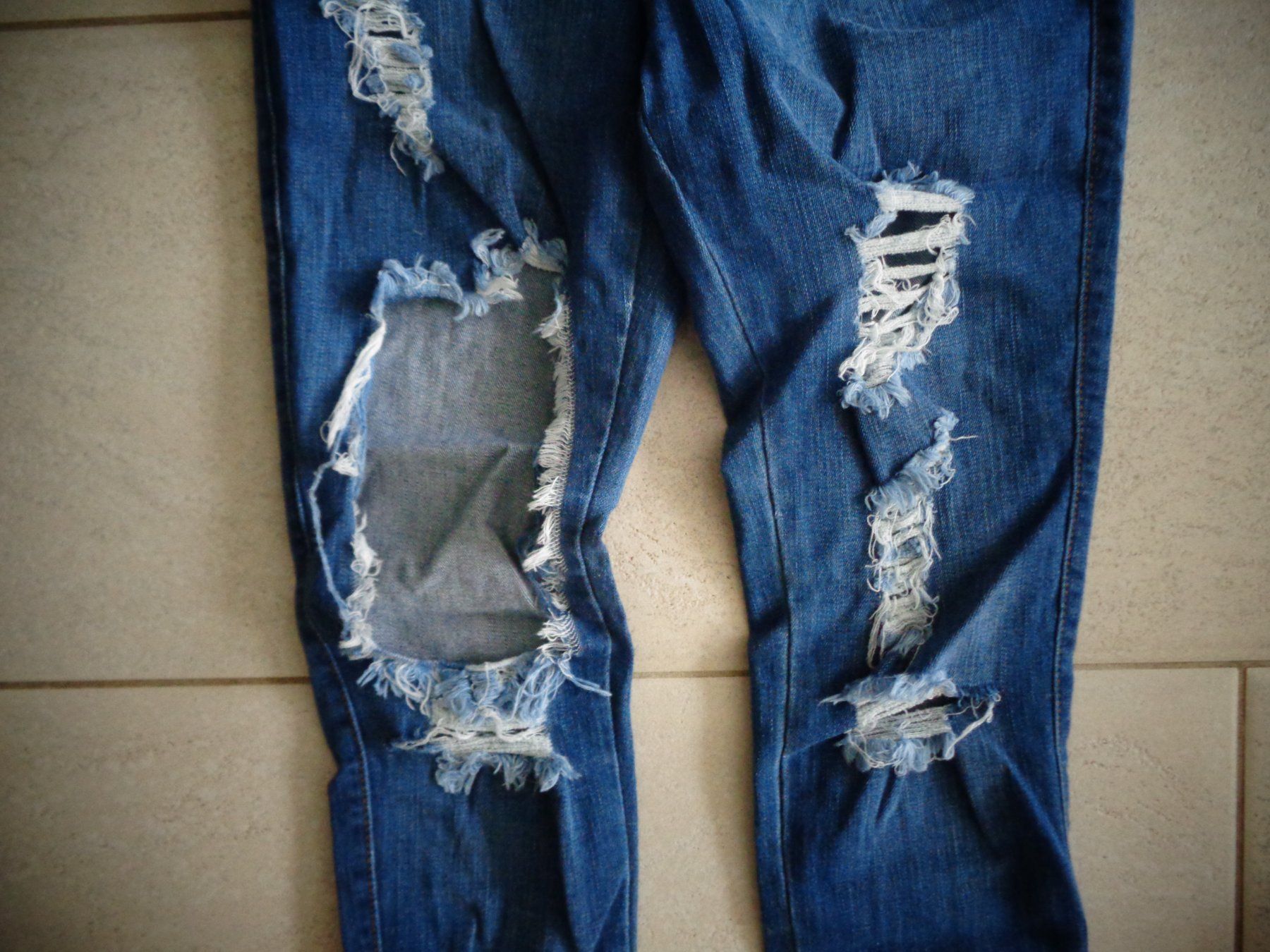 Jeans: VIBRANT JEANS GR.W25 NEUWERTIG – Nuovo (secondo la descrizione) da Rotkreuz venduto da Samballi 1
