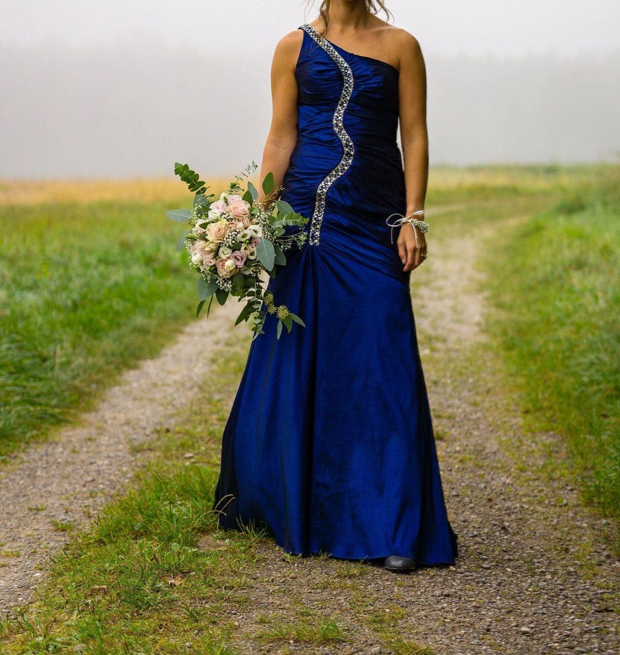 Vestiti: Gala-, Ball-, Trauzäuginkleid – Usato da Winterthur venduto da Schugger44