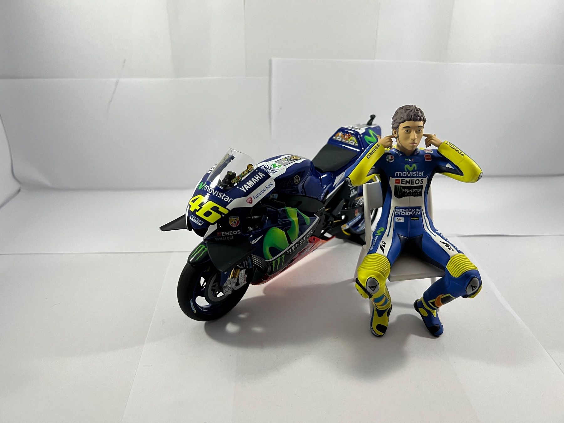 Minichamps Kit di modellismo & Modellini statici: Valentino Rossi Lot 3 – Usato da Sergey venduto da Mascotte00 1