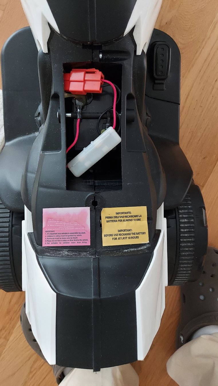 Veicoli per bambini: Moto électrique enfant - avec chargeur – Usato da Matran venduto da Swiss_Stuff_Store 3