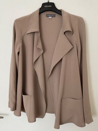 Beatrice Design leichte Jacke Gr 8 (S) Creme-beige Taschen