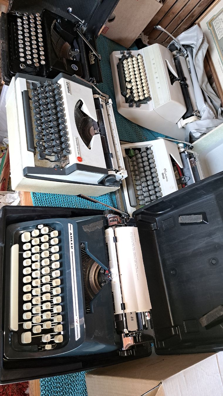 Macchine da scrivere: Schreibmaschinen Sammlung 5 Stk – Usato da Kölliken venduto da Upcycling-by-Mc-TAM 5