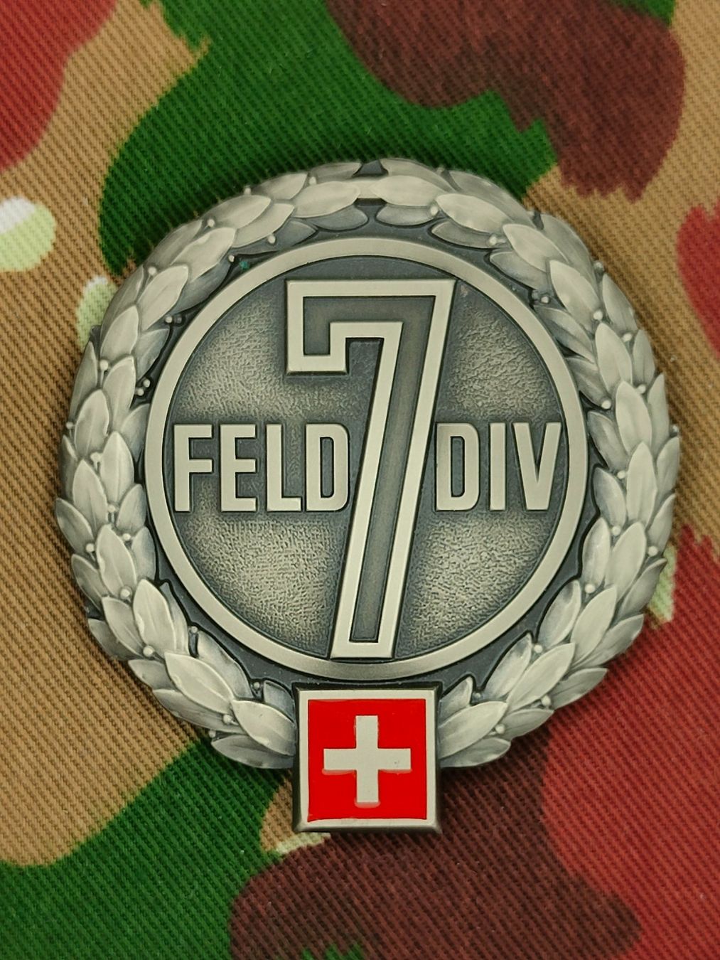 Schweizer Armee Placchette & Badge: Béretemblem Felddivision 7, Variante 2 – Usato da Bauma venduto da SwissMilitaria