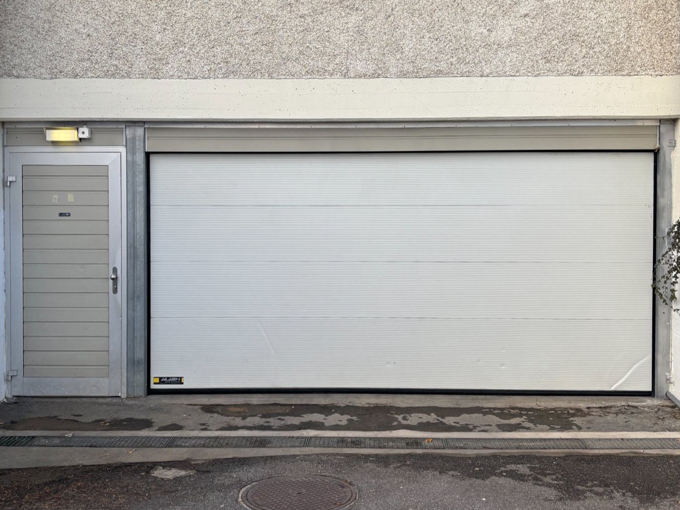 Porte: Garagentor mit elektr. Antrieb – Usato da Zürich venduto da reMaterial