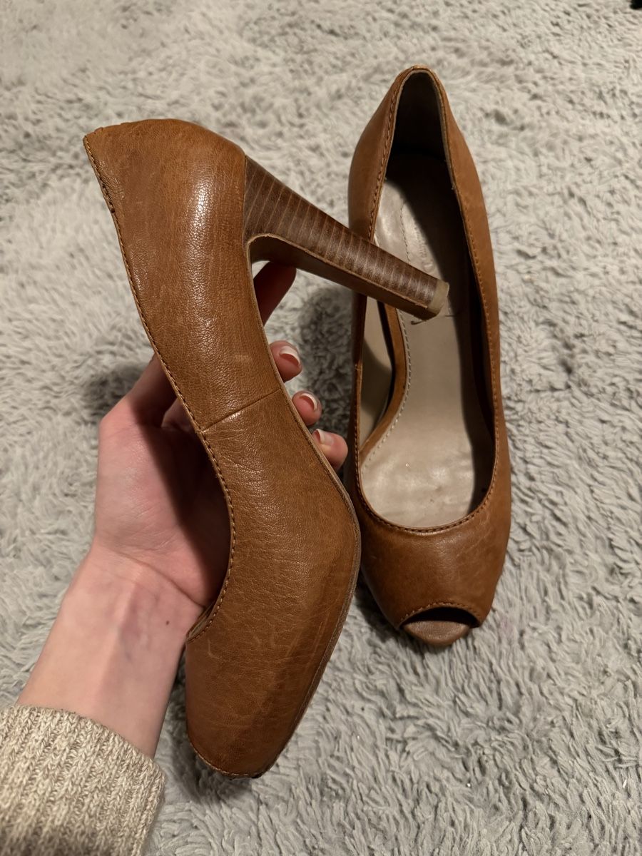 Massimo Dutti Scarpe da donna: Massimo Dutti Leather Heels, size 40 – Usato da Bursinel venduto da maya_78