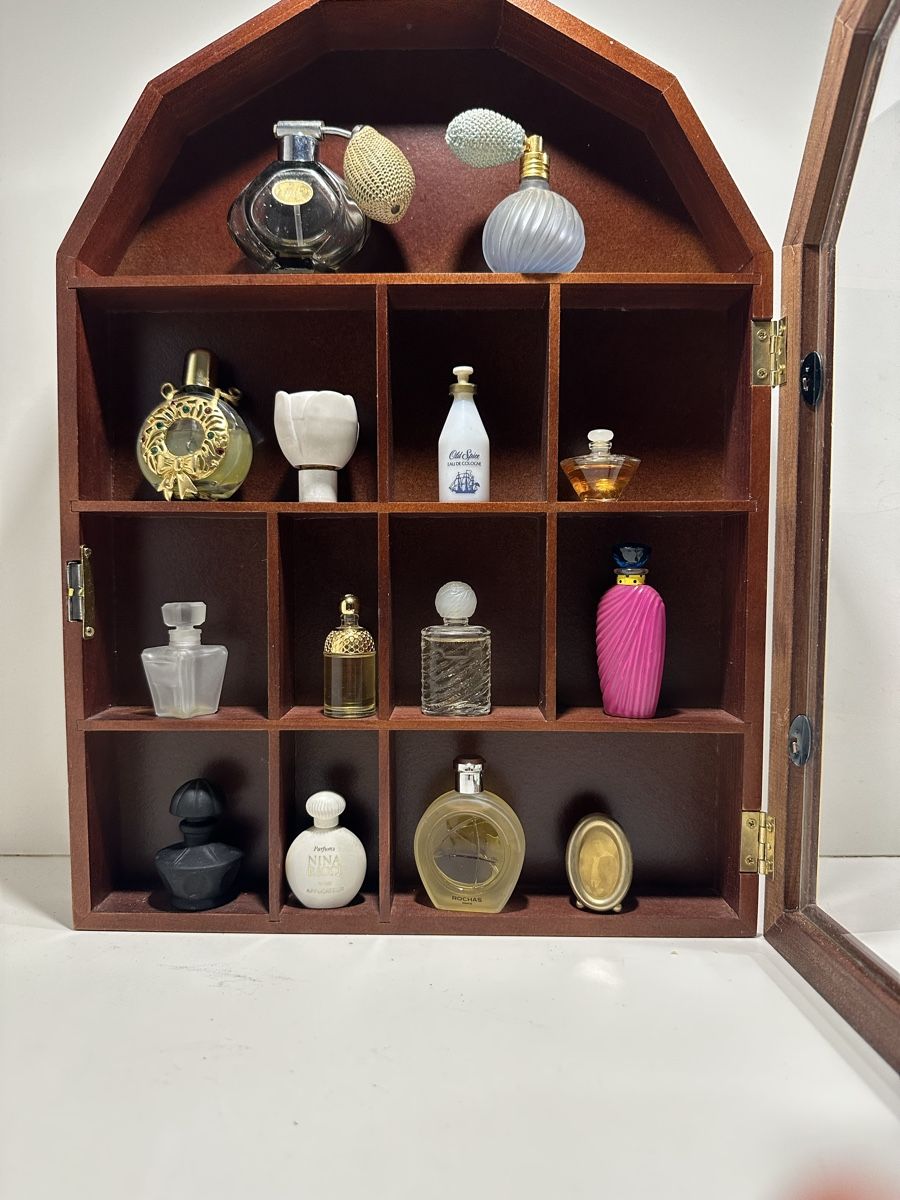 Profumi & Eau de Toilette: Collection de parfums miniatures anciens – Usato da Bellevue venduto da bordeaux075cl 2