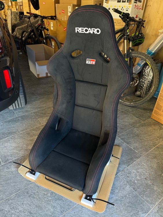 レカロ トヨタ ヤリス GRMN フルパッセンジャーバケットシート – 日本