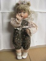 Alte Porzelanpuppe