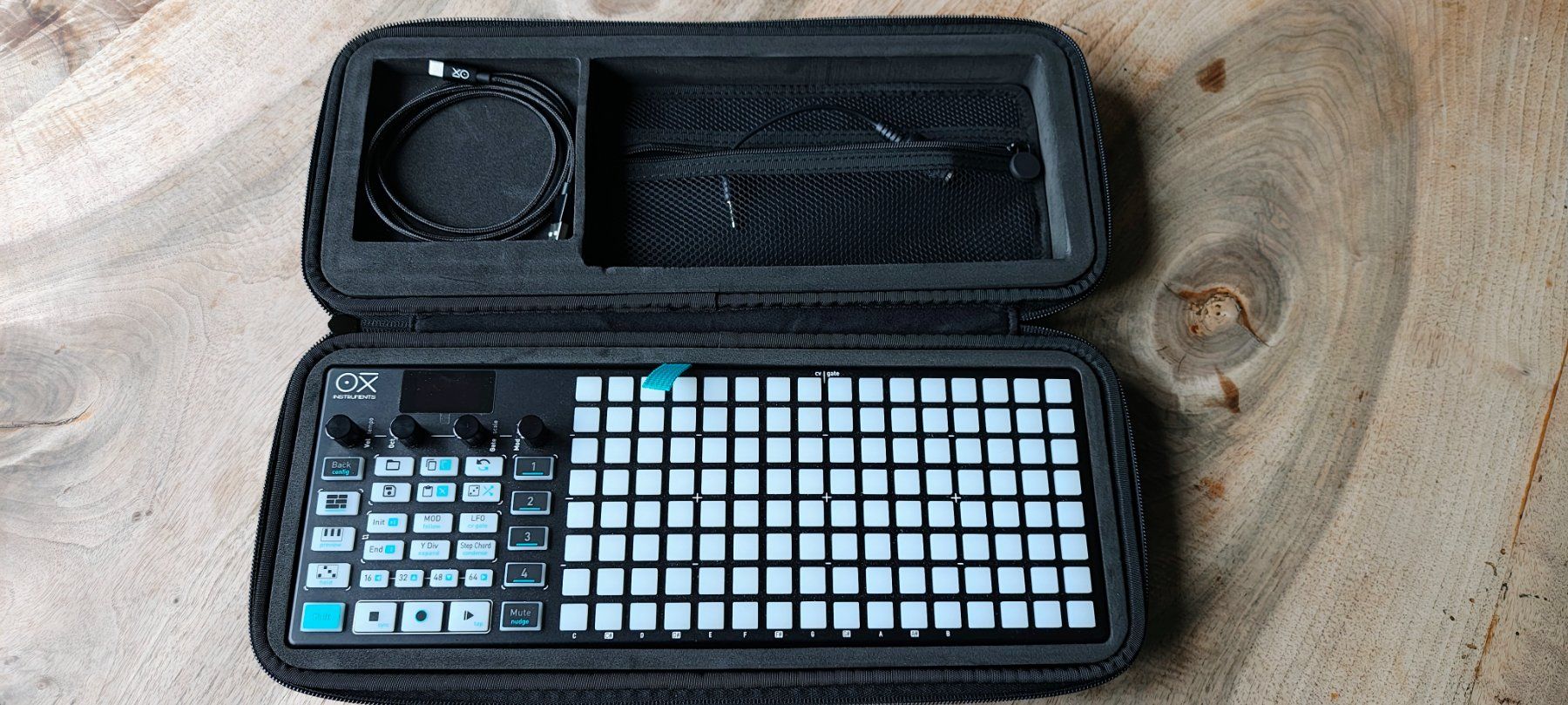 Strumenti musicali: OXI One MK1 Sequencer Black Editition, aus Ersbesitz – Usato da Hedingen venduto da Hedingen8908