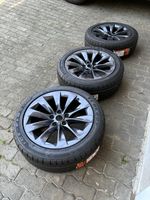 3 Stk. Neue Tesla Alufelgen Winterreifen 19 Zoll 245/45R19