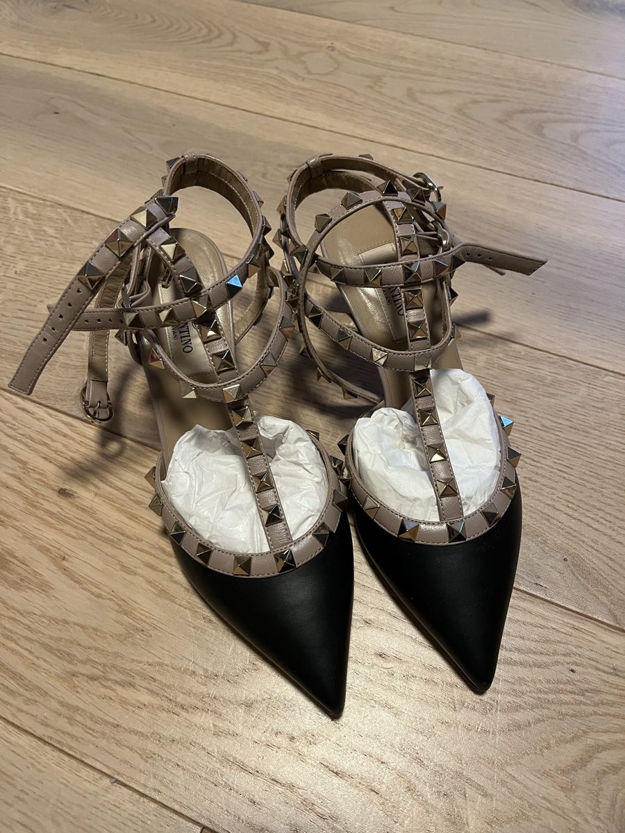 Valentino Scarpe da donna: VALENTINO Rockstud Pumps schwarz/beige Gr 36 – Nuovo (secondo la descrizione) da Zürich venduto da nina__viva 1