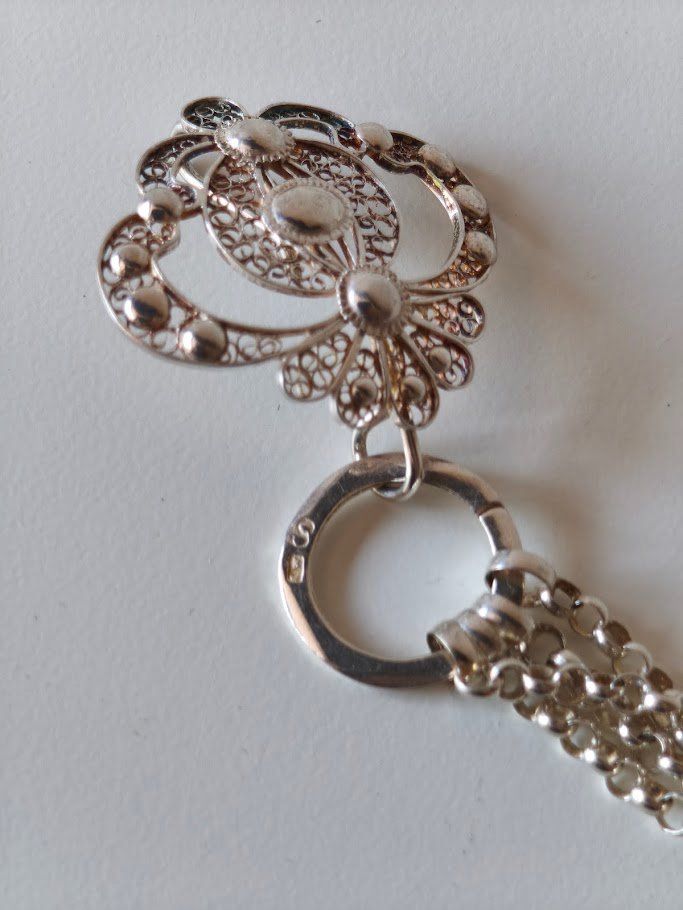 Altri gioielli: N2 Tracht Schmuck Ketten Blumenbrosche Silber – Usato da Toffen venduto da Immo-Erben 2
