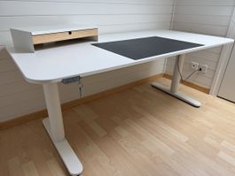 Höhenverstellbarer Schreibtisch