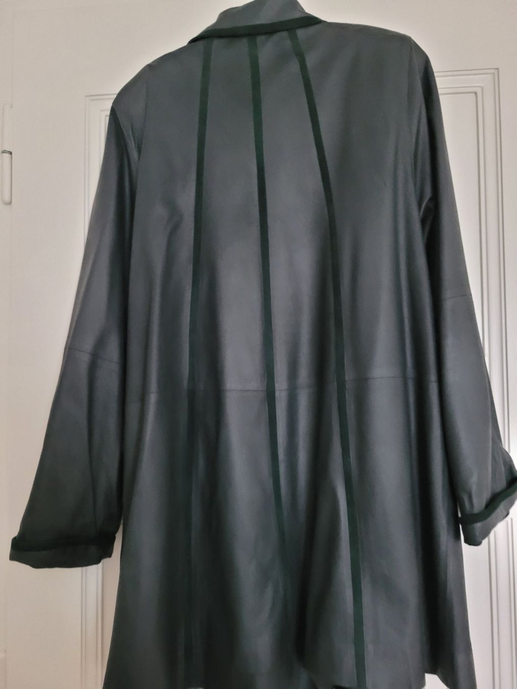 Mäntel: Manteau cuir vert foncé – Gebraucht aus Yverdon-les-Bains von Layla5919 1