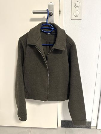Zara Jacke kurz Grösse L olivgrün