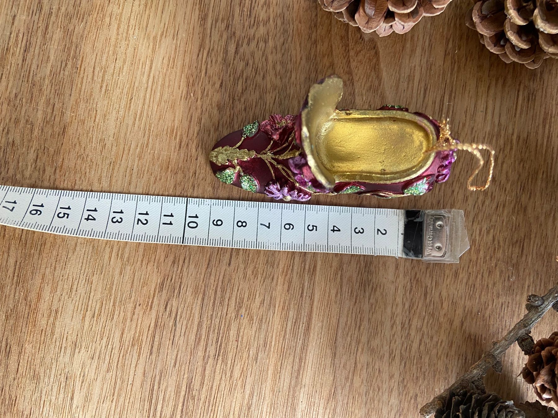 Tutte le decorazioni: Schuh-Anhänger mit Blumen, goldig, romantisch, ein Hinguc... – Usato da St. Gallen venduto da luzi06 3