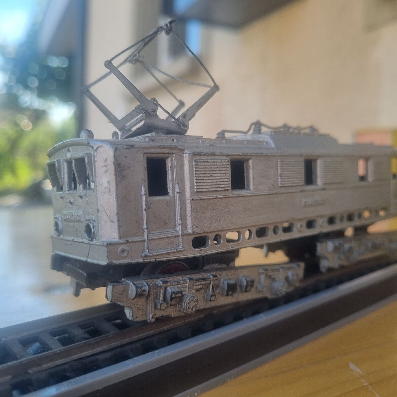 Piko Modelleisenbahnen: E44 PIKO ZU RESTAURIEREN H0 – Defekt aus Männedorf von Modellbau-wyss
