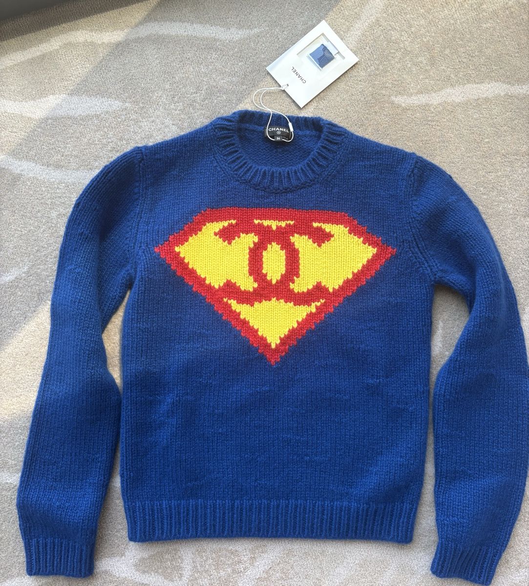Chanel Pullover & Sweatshirts: Chanel superman sweater 36 neu – Neu und originalverpackt aus Kilchberg ZH von cruella