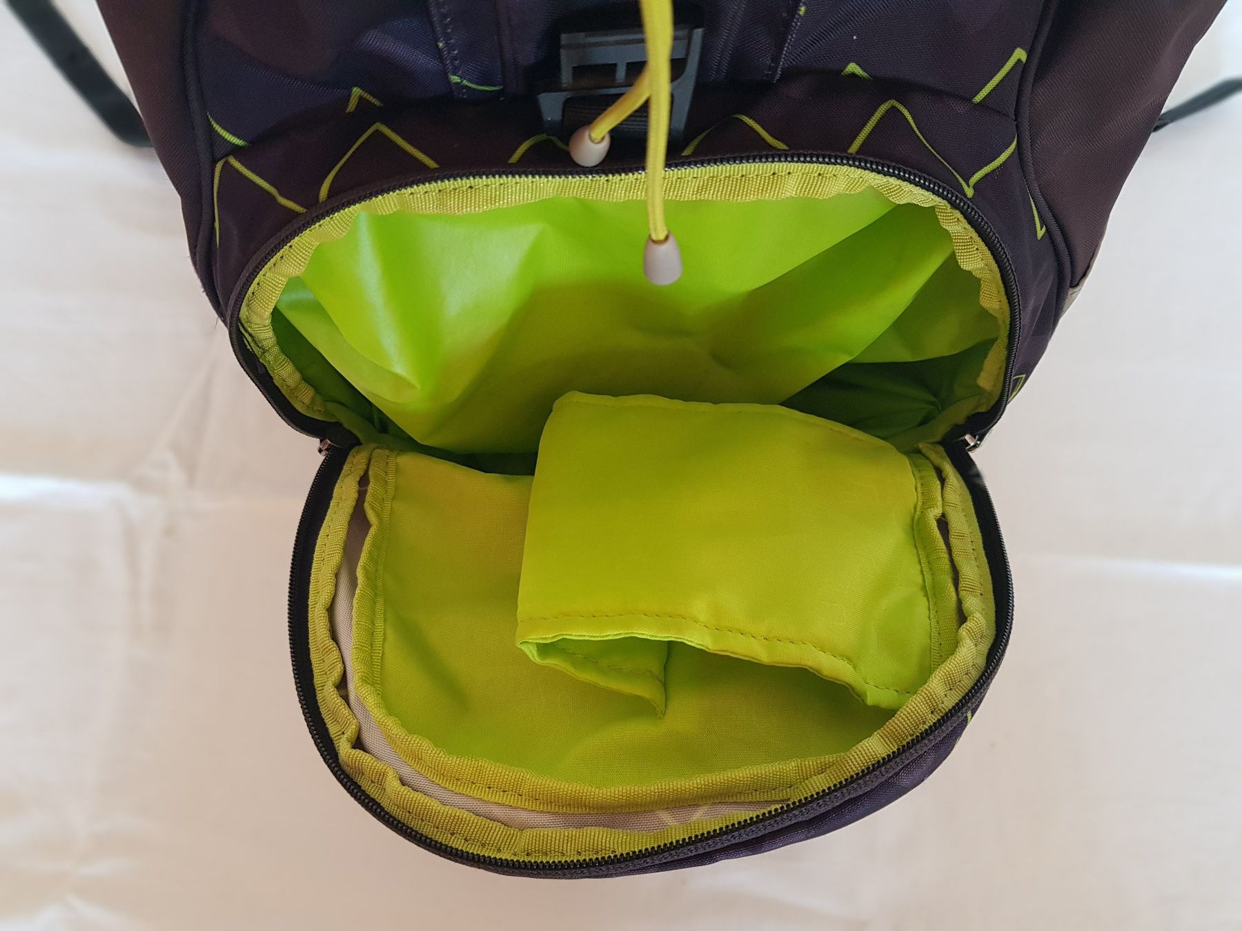Ergobag Borse & Zaini: Schulsack von Ergobag mit viel Zubehör – Usato da Schleitheim venduto da crestasee 5