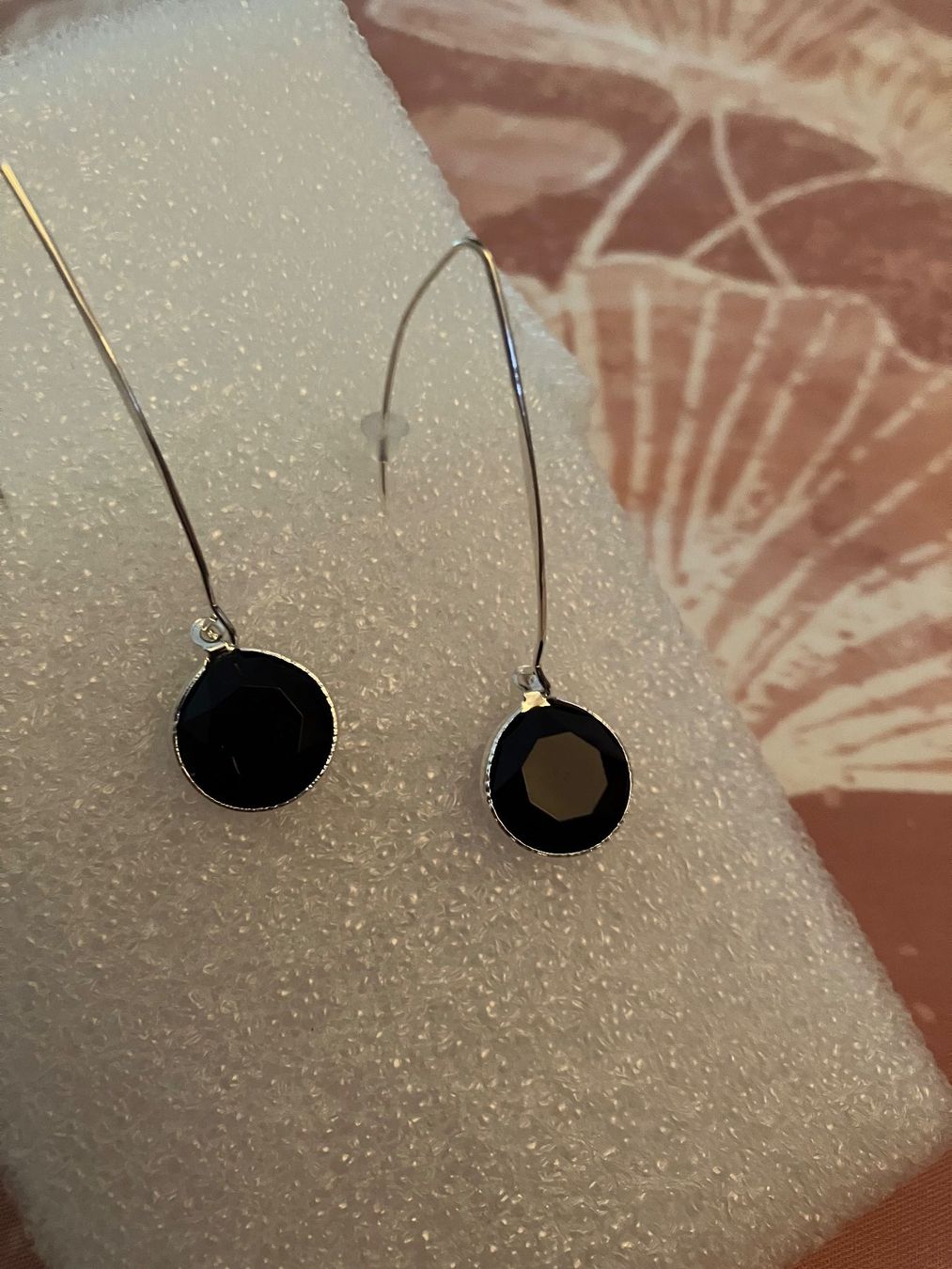 Orecchini pendenti & Orecchini a lobo: elegante Ohrhaken silberfarben mit schwarzem synth.Stein – Nuovo (secondo la descrizione) da Affoltern am Albis venduto da Dlotti 2