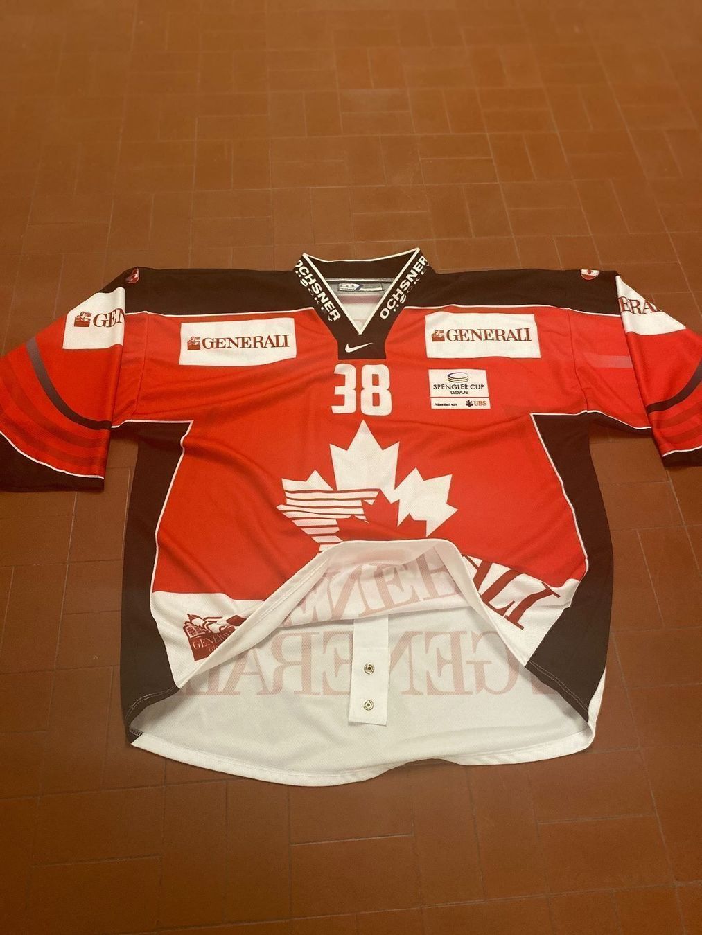 Gameworn Leibchen & Hosen: Team Canada Spengler Cup Gameworn Trikot – Gebraucht aus Wallisellen von theadicts77 2